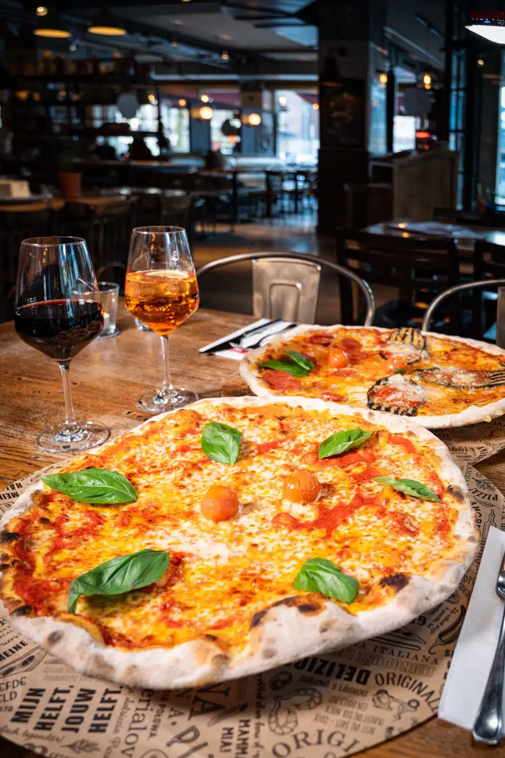 Pizza ueberm Tellerrand L'Osteria