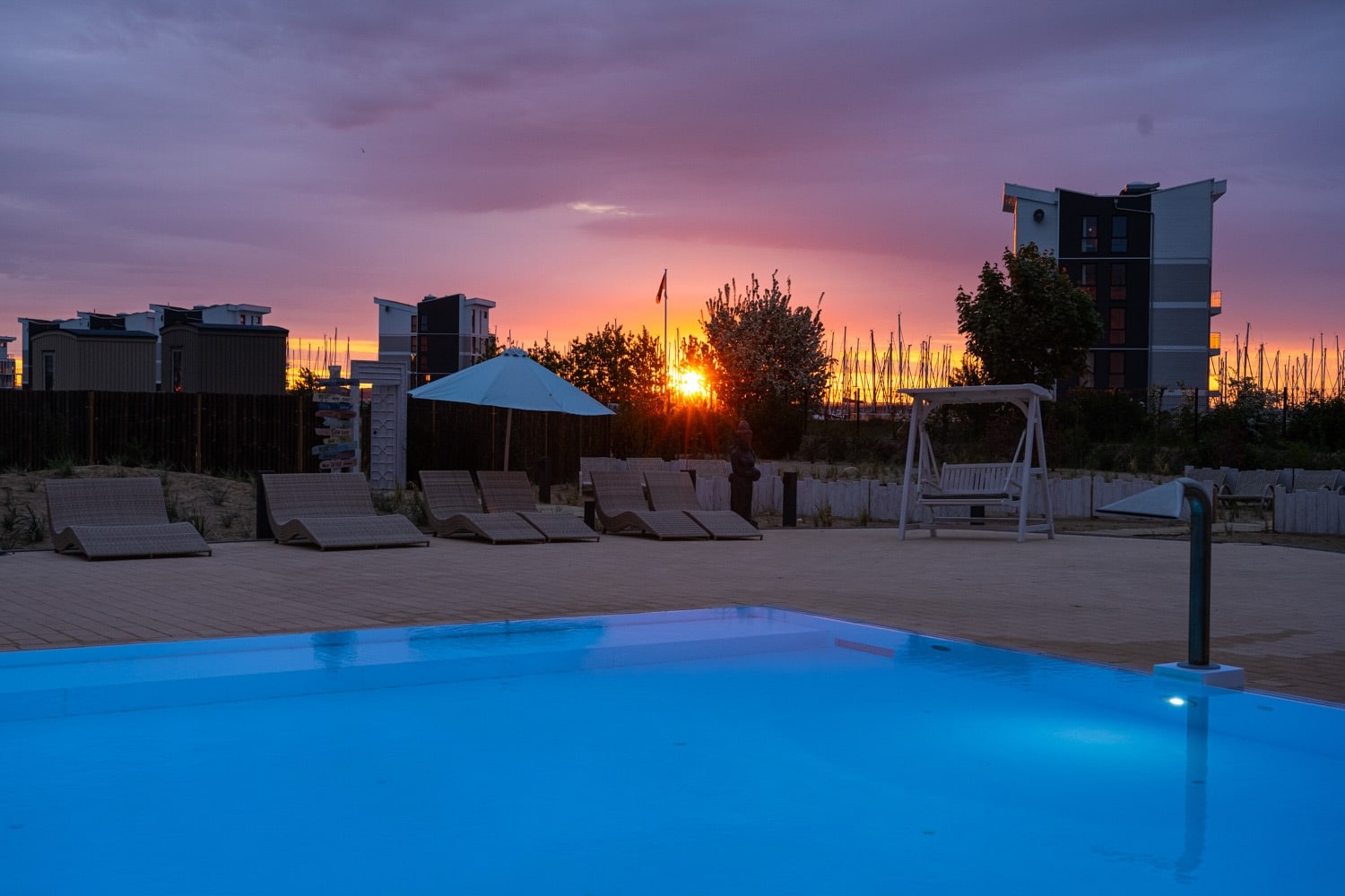 SlowDown Hotel 64 SunDown Restaurant